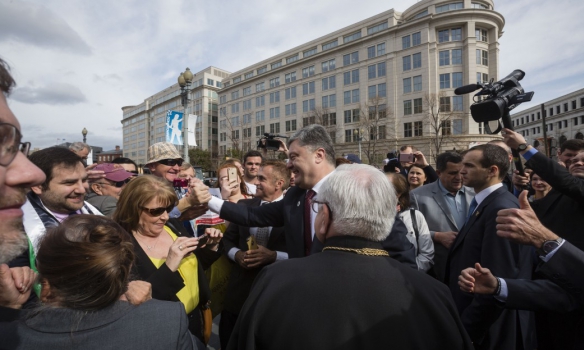 Порошенко у Вашингтоні відвідав Меморіал жертвам Голодомору (ФОТО) - фото 3