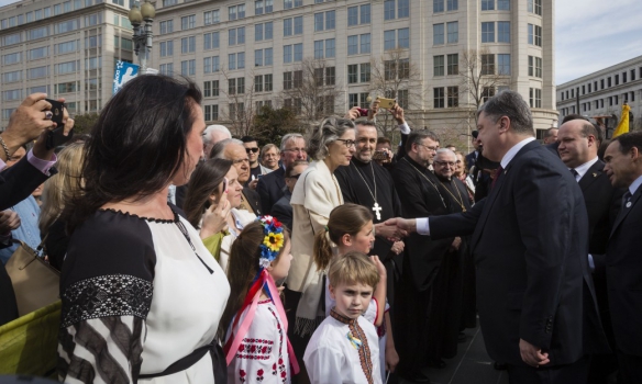 Порошенко у Вашингтоні відвідав Меморіал жертвам Голодомору (ФОТО) - фото 6