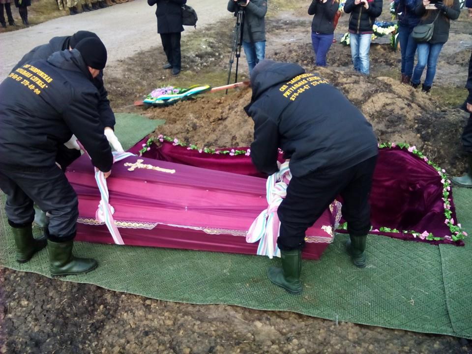 У Запоріжжі поховали "останнього невпізнаного бійця", який загинув під Іловайськом - фото 6