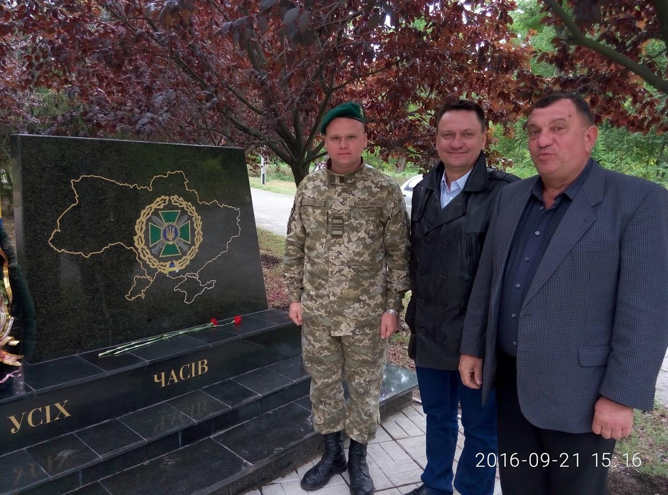 У Миколаєві повернули Крим та Добнас на спотвореному вандалами пам'ятнику