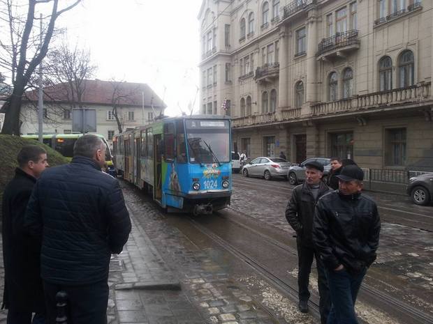 У центрі Львова перекрито рух транспорту - фото 1