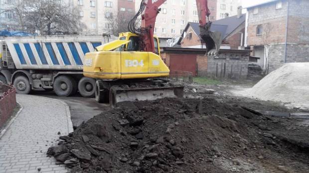 Вперше у Львові громада стала на заваді неякісного ремонту дороги - фото 1