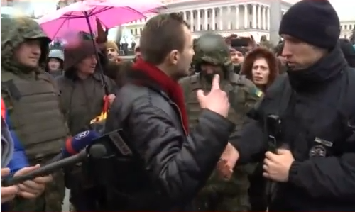 На Майдані сталася сутичка - фото 2