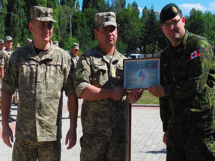 Чергові військовослужбовці на Хмельниччині отримали НАТОвські сертифікати - фото 2