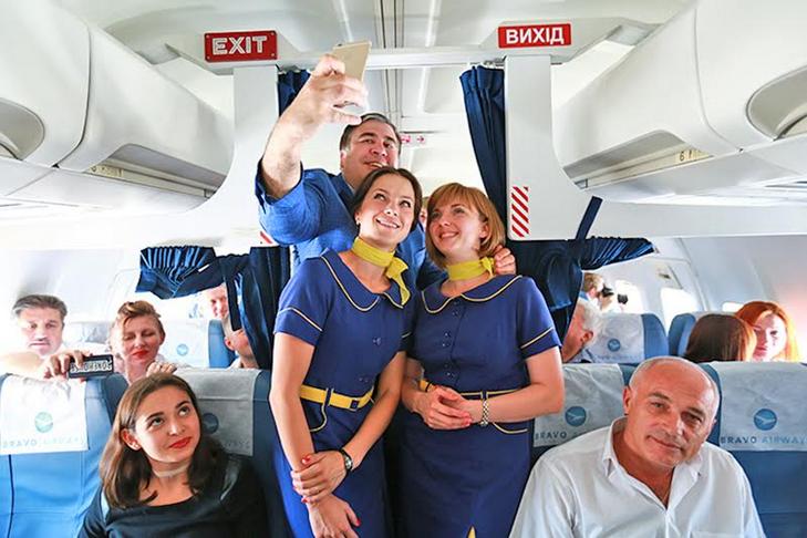 Новий авіарейс "Київ - Одеса": Піар Саакашвілі чи хрест на Коломойському - фото 5