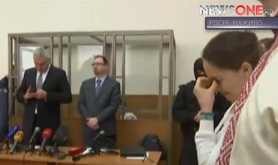 Надії Савченко дозволили сидіти під час оголошення вироку  - фото 1