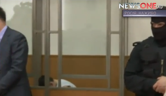 Надії Савченко дозволили сидіти під час оголошення вироку  - фото 2