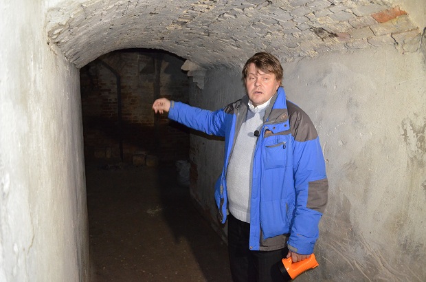 Старовинний замок на Запоріжжі розкриває свої підземні таємниці - фото 1