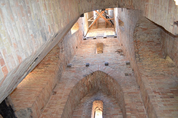 Старовинний замок на Запоріжжі розкриває свої підземні таємниці - фото 9