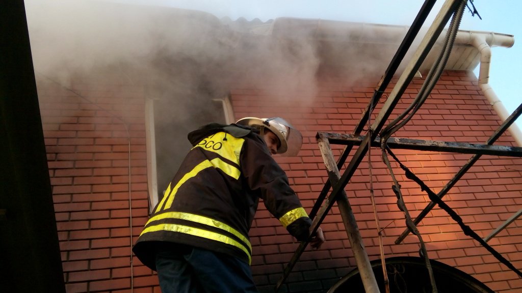 В Бердянську згоріла сауна у приватному будинку  - фото 1