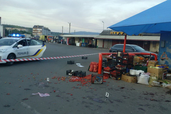 Бійка та стрілянина на ринку у Мукачевому: є поранені - фото 1