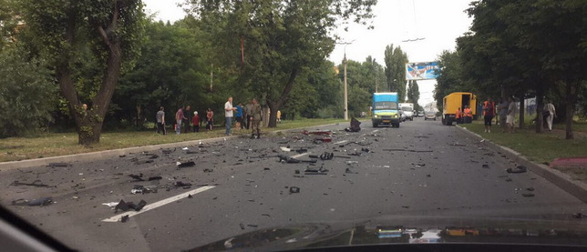 У Донецьку підірвали автомобіль секретаря Захарченка (ФОТО) - фото 2