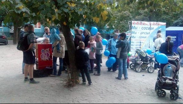 У Дніпропетровську "опоблоківці" заманюють виборців "солодкою гречкою" - фото 1