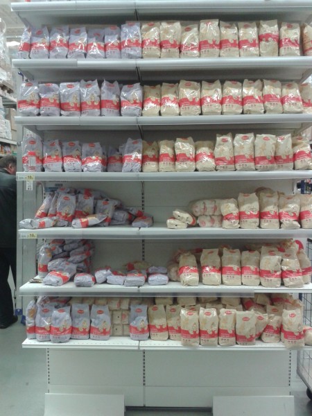 Як Донбас годує "київську хунту": у супермаркетах продають товари з Луганська (ФОТО) - фото 3