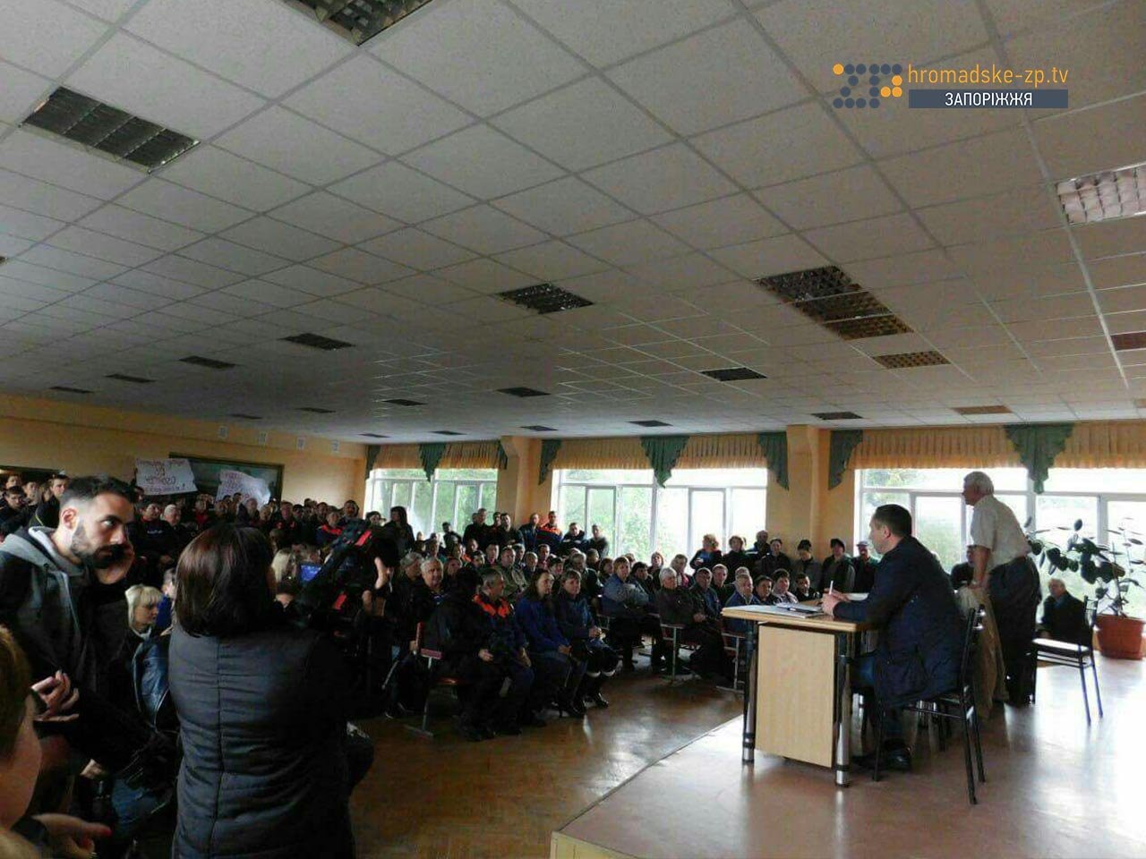 Понад 2200 робітників ЗЕРЗу оголосили безстроковий страйк проти зміни керівництва заводу - фото 1