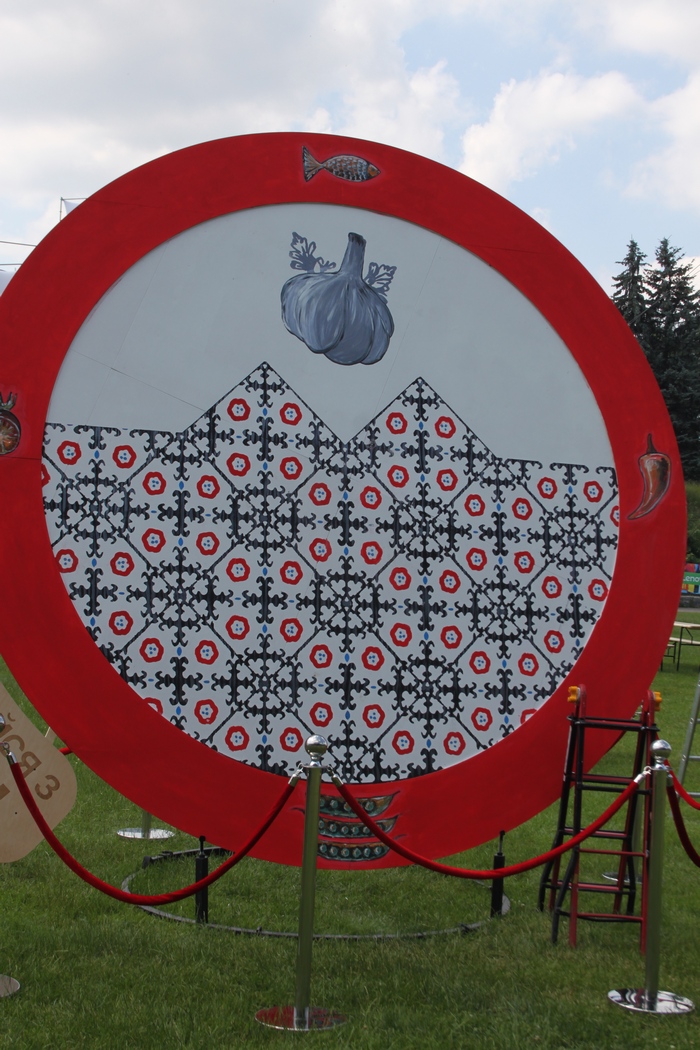 У Львові розмалювали найбільшу в Україні тарілку (ФОТО, ВІДЕО) - фото 1