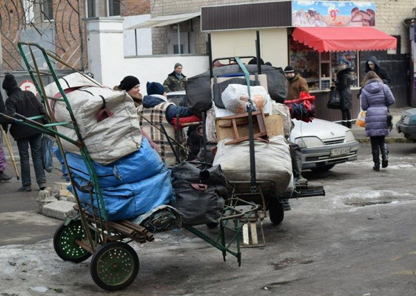 Як "виносні" торгівці тікали від поліцейських у Дніпропетровську - фото 2