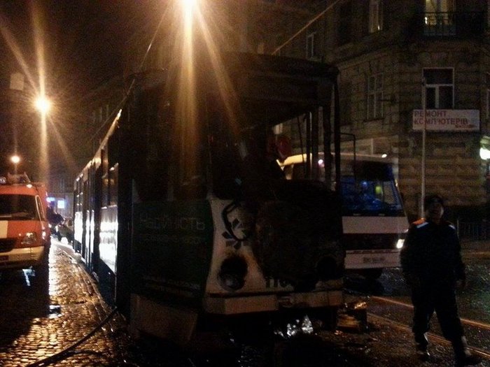 У Львові згоріло два трамваї - фото 2