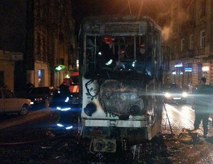 У Львові згоріло два трамваї - фото 4
