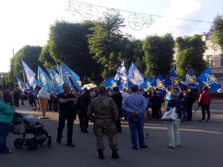 "Маршем Героїв" пройшлися Хмельницьким місцеві ультраси - фото 7