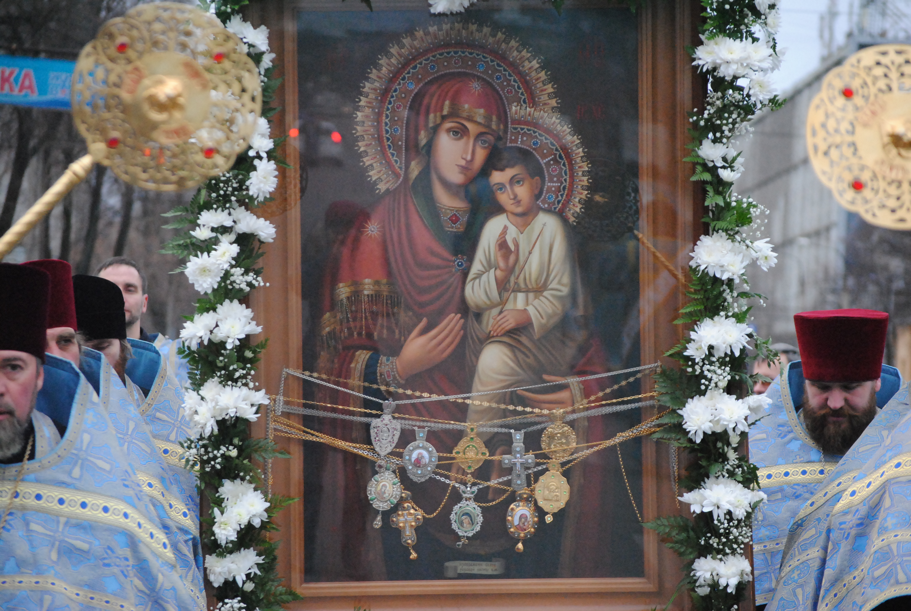 Віряни пронесли запорізьким проспектом ікону Божої Матері - фото 7