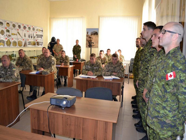 На Хмельниччині канадські сапери навчають українських за стандартами НАТО - фото 2