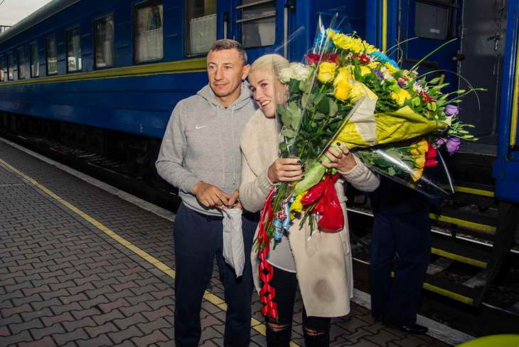 Чемпіонка Інна Черняк, що відкрили золотий медаль залік української збірної, повернулася додому - фото 2