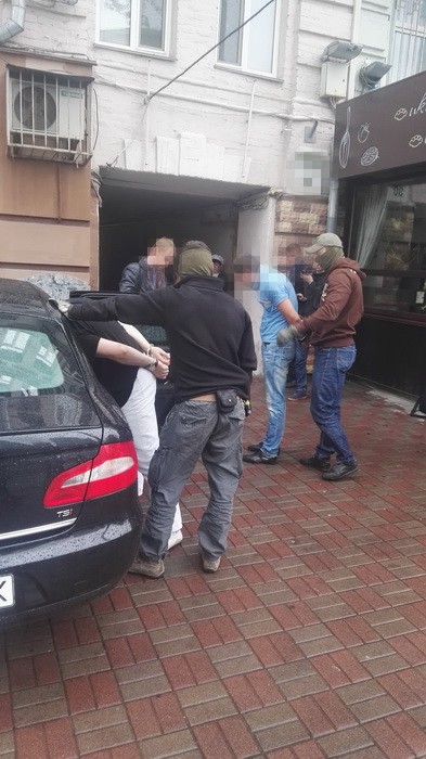 СБУ затримала на хабарі топ-менеджера полтавської філії "Укрексімбанку" - фото 2