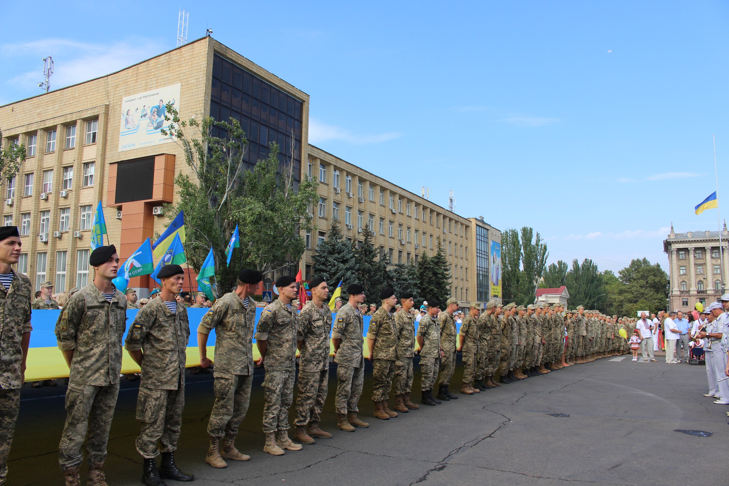 Миколаїв почав святквання Дня Незалежності з військової ходи