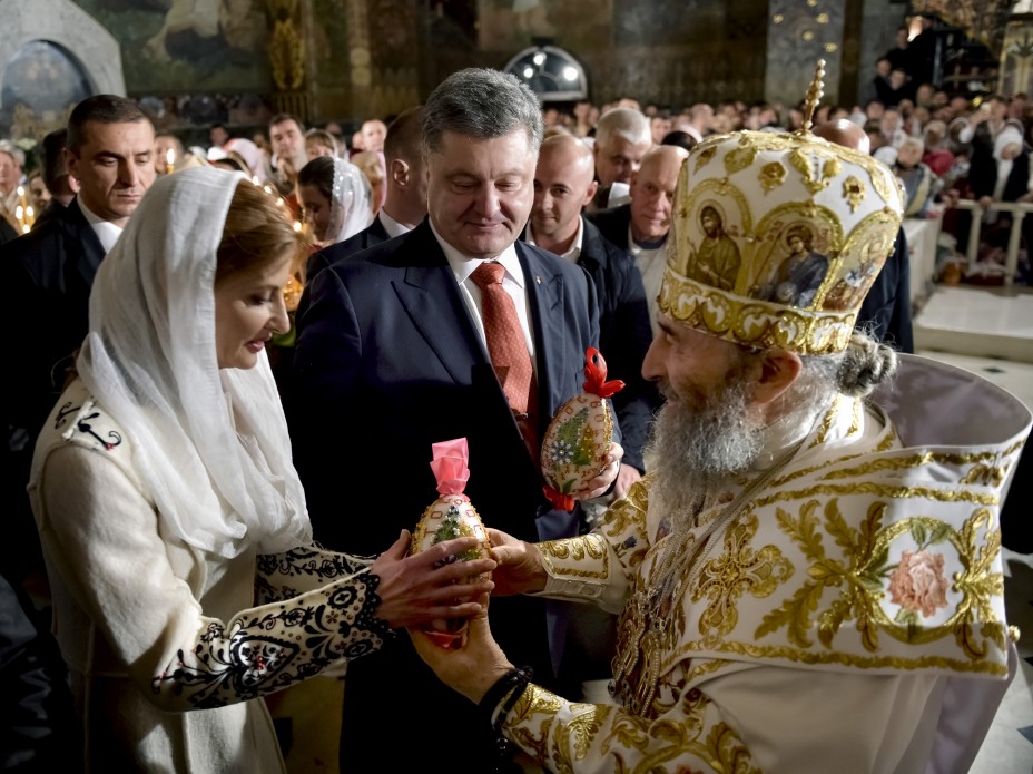 Президентське подружжя у Великодню ніч помолилося за Україну - фото 1