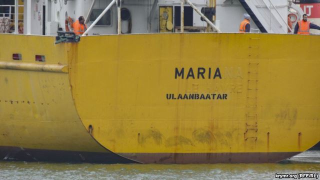 В порти Криму зайшли танкер з прапором Монголії і вантажне судно з прапором Того - фото 1