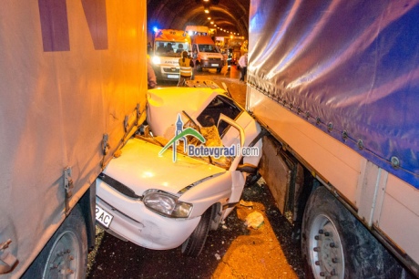 У Болгарії в тунелі зіткнулися близько 50 авто, є загиблі - фото 4