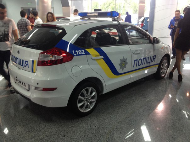 Нову поліцію пересаджують на автомобілі ЗАЗ - фото 2