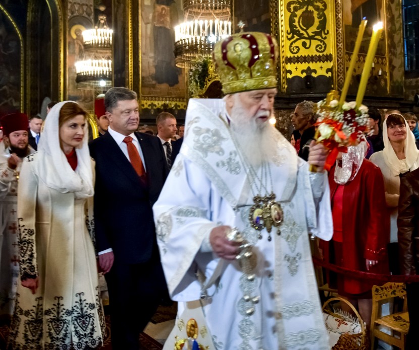 Президентське подружжя у Великодню ніч помолилося за Україну - фото 2