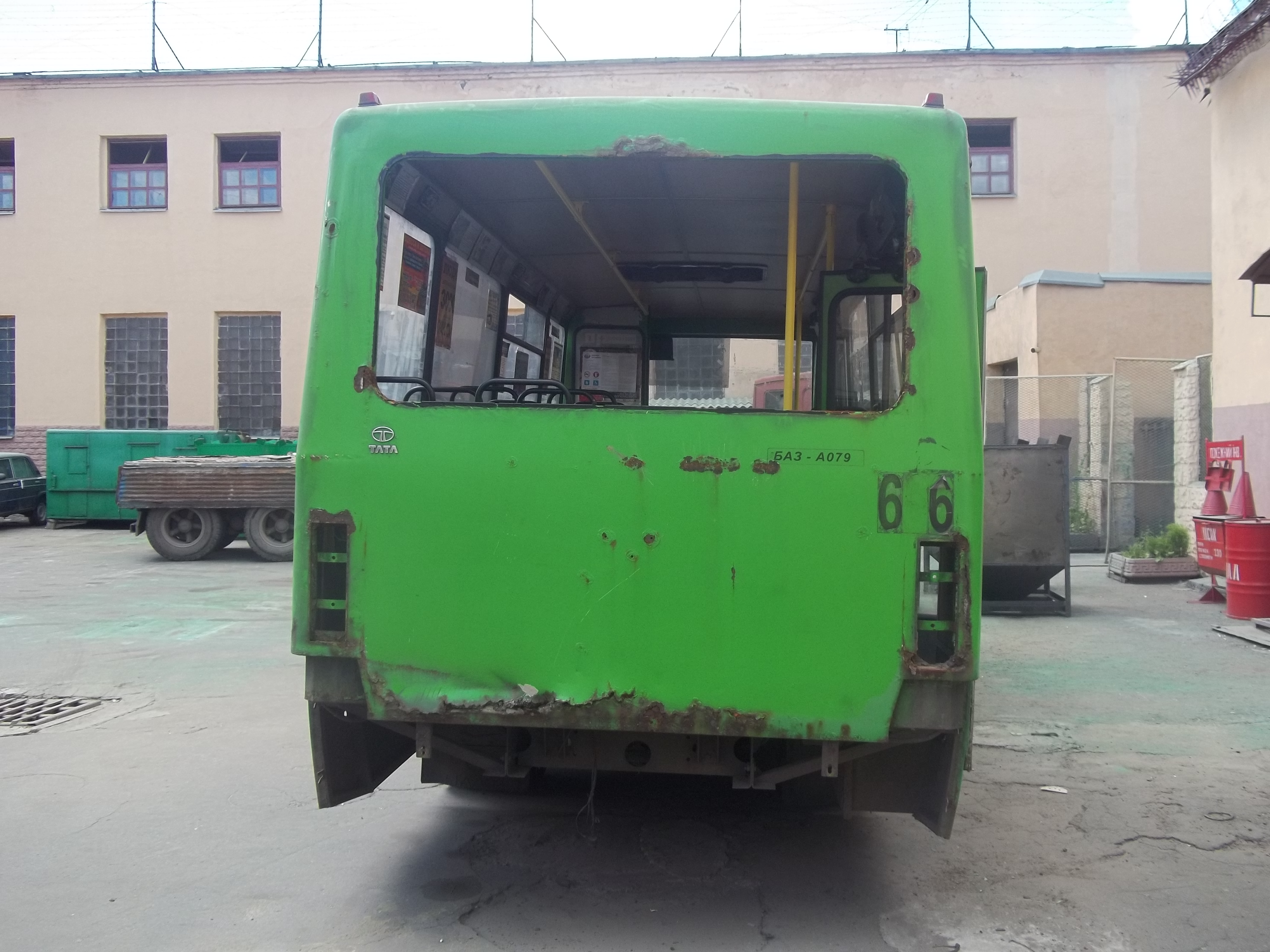 У Харкові ремонт міських автобусів довірили в’язням  - фото 1