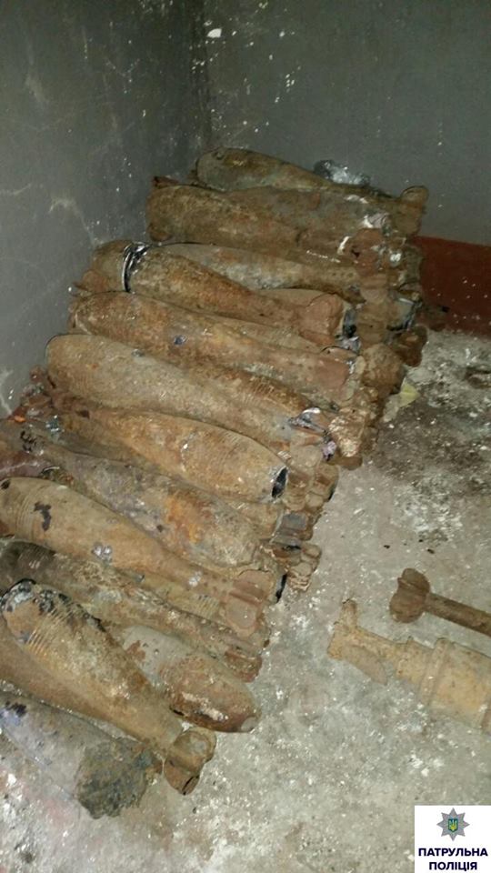 У Миколаєві в занедбаному будинку знайшли снаряди для мінометів - фото 2