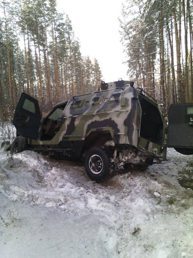 Зброя Укропів: Як бронеавтомобілі КрАЗ Cougar рятували життя українським військовим - фото 5