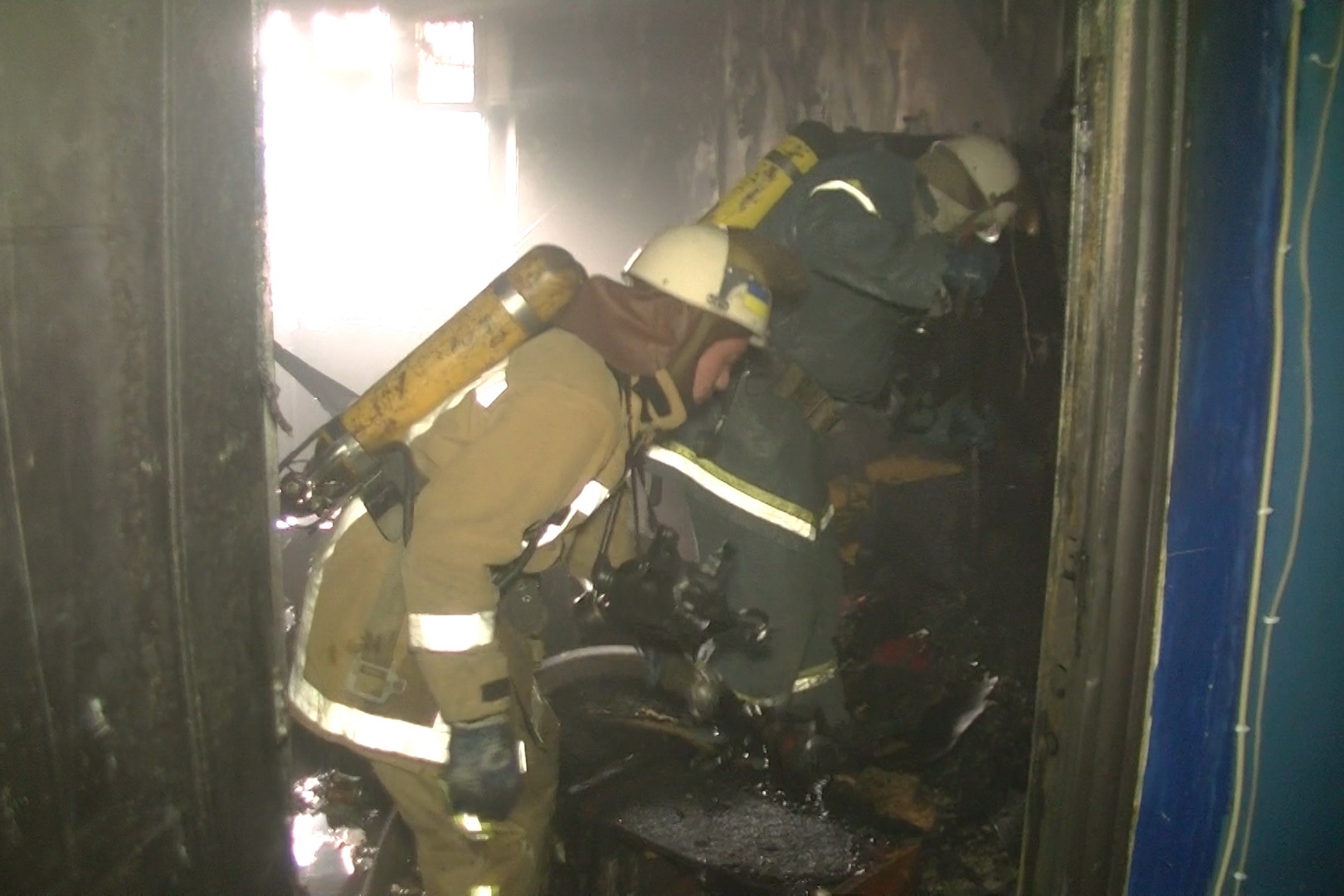 У Харкові палала багатоповерхівка: врятовані 15 людей, 35 евакуйовані  - фото 3