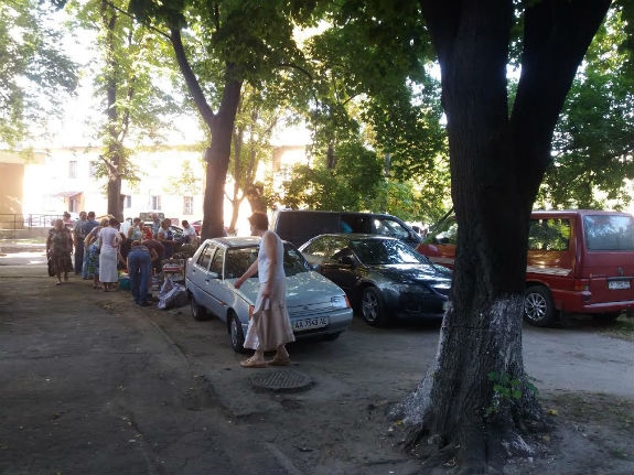 Як торгаші перетворили цілу вулицю у Києві на пекло - фото 1 Як торгаші перетворили цілу вулицю у Києві на пекло - фото 1