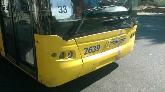 "Київпастранс" перевозить пасажирів у тролейбусах-душогубках  - фото 1