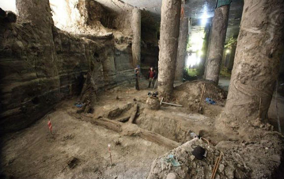 Розкопки на Поштовій площі у Києві: археологи показали неймовірні знахідки - фото 1
