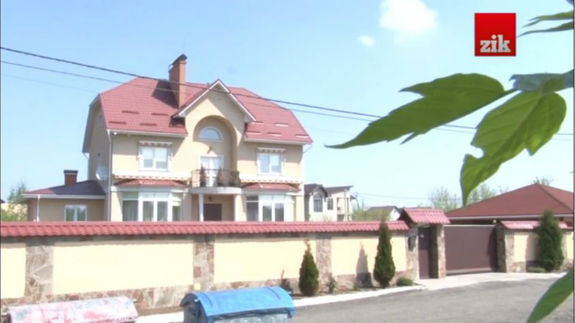 СБУ заарештувала земельну ділянку, на якій стоїть будинок керівника міліції Києва (ФОТО) - фото 1