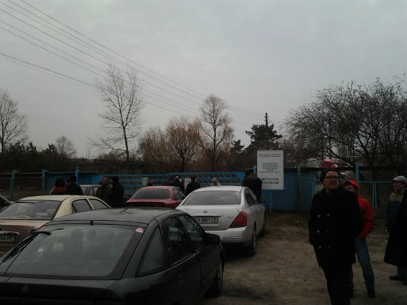 У Києві невідомі намагаються захопити територію дитячої спортшколи олімпійського резерву - фото 2