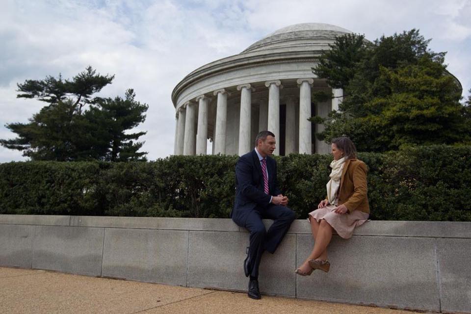Як Кличко у Вашингтоні прогулювався парком з Вікторією Нуланд (ФОТО) - фото 2