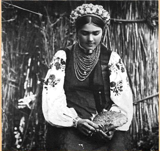 Як одягалися українські модниці 100 років тому - фото 1
