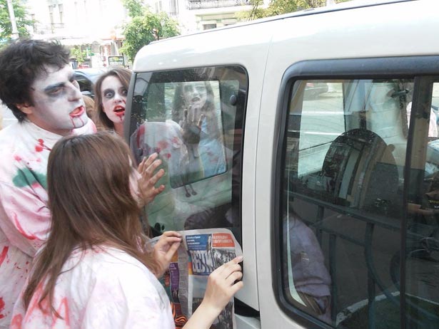 Активісти-"зомбі" розповіли, де знайти "вату" у Києві - фото 5