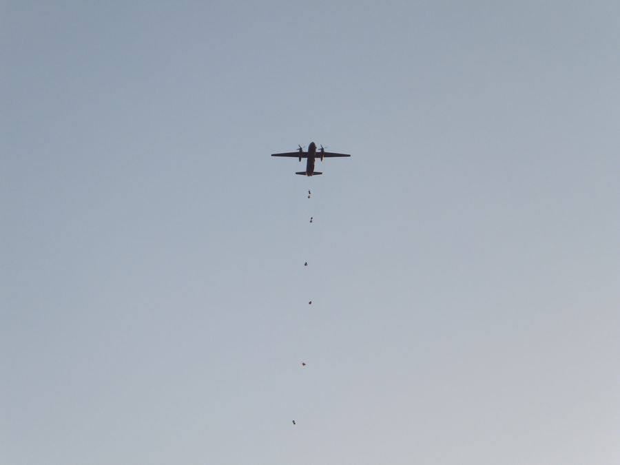 Миколаївська 79-ка відпрацювала стрибки з парашютом та зброєю на "5 з мінусом"