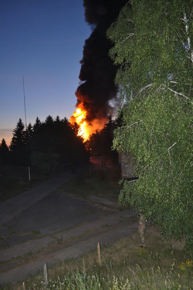 На Київщині палає нафтобаза (ОНОВЛЮЄТЬСЯ) - фото 10