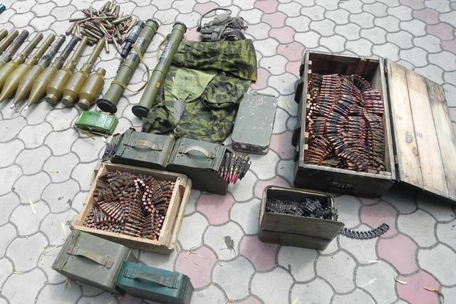 Бійці "Донбасу" знайшли у Широкиному "забутий" бойовиками путінський арсенал - фото 8