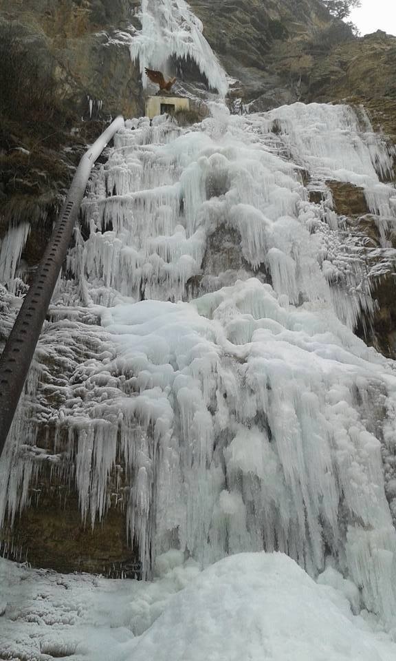 В окупованому Криму замерз навіть водоспад - фото 1